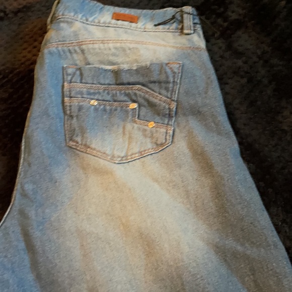 Is baby blue jeans, size 12 in Colombia USA: size 7 they are top79 teens jeans - Picture 3 of 5